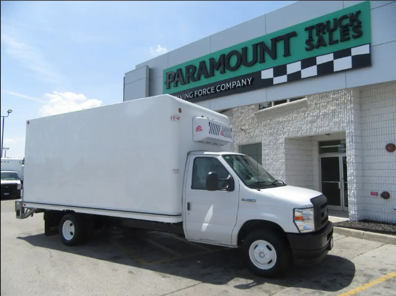Ford E-450 Super Duty DRW снимка Ford E-450 Super Duty DRW