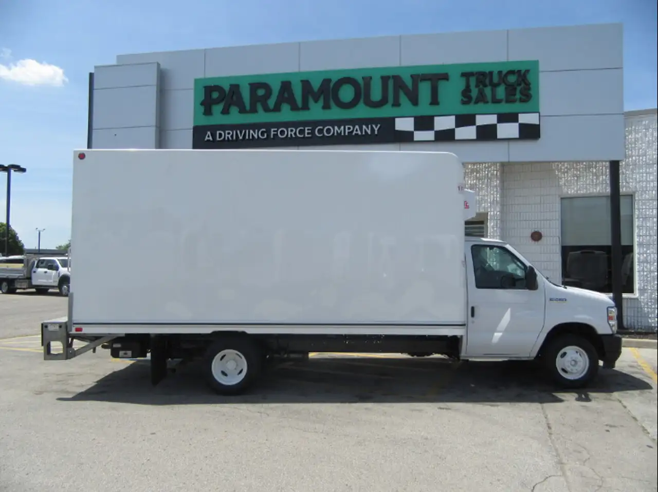 Ford E-450 Super Duty DRW снимка Ford E-450 Super Duty DRW