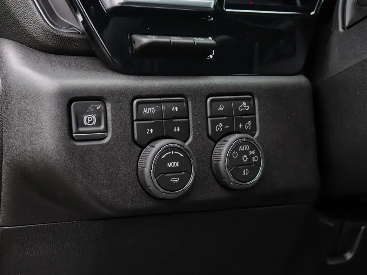 Chevrolet Silverado 3500 photo Chevrolet Silverado 3500
