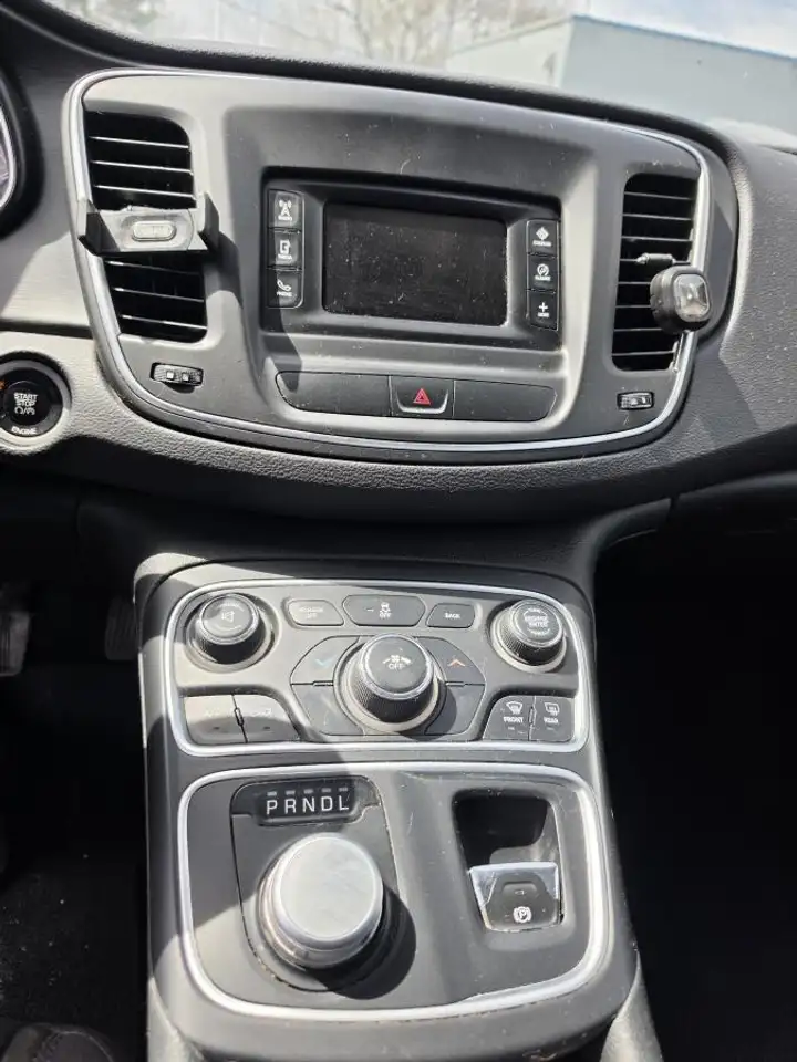 Chrysler 200 снимка Chrysler 200