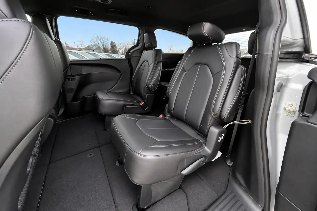Chrysler Grand Caravan photo Chrysler Grand Caravan