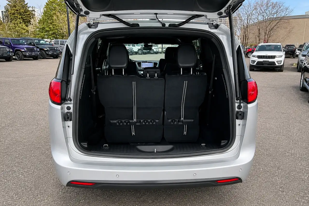 Chrysler Grand Caravan photo Chrysler Grand Caravan