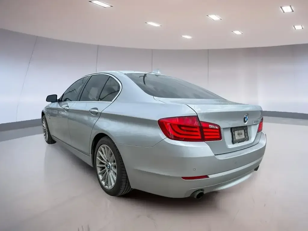 BMW 5 Series снимка BMW 5 Series