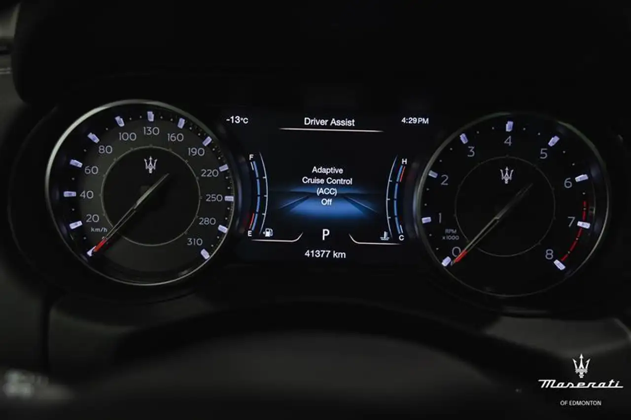 Maserati Levante снимка Maserati Levante