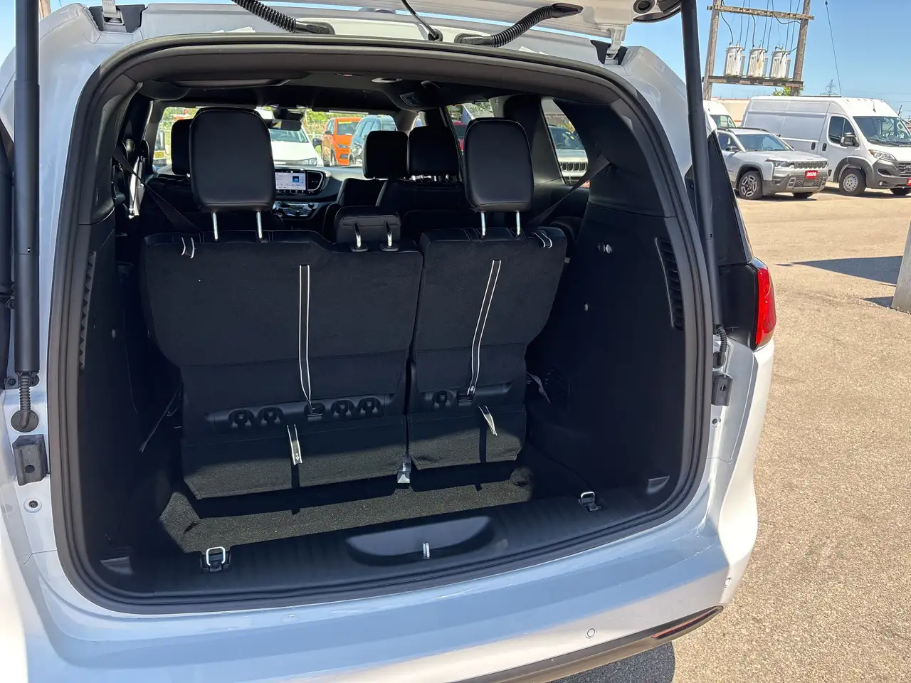 Chrysler Grand Caravan photo Chrysler Grand Caravan