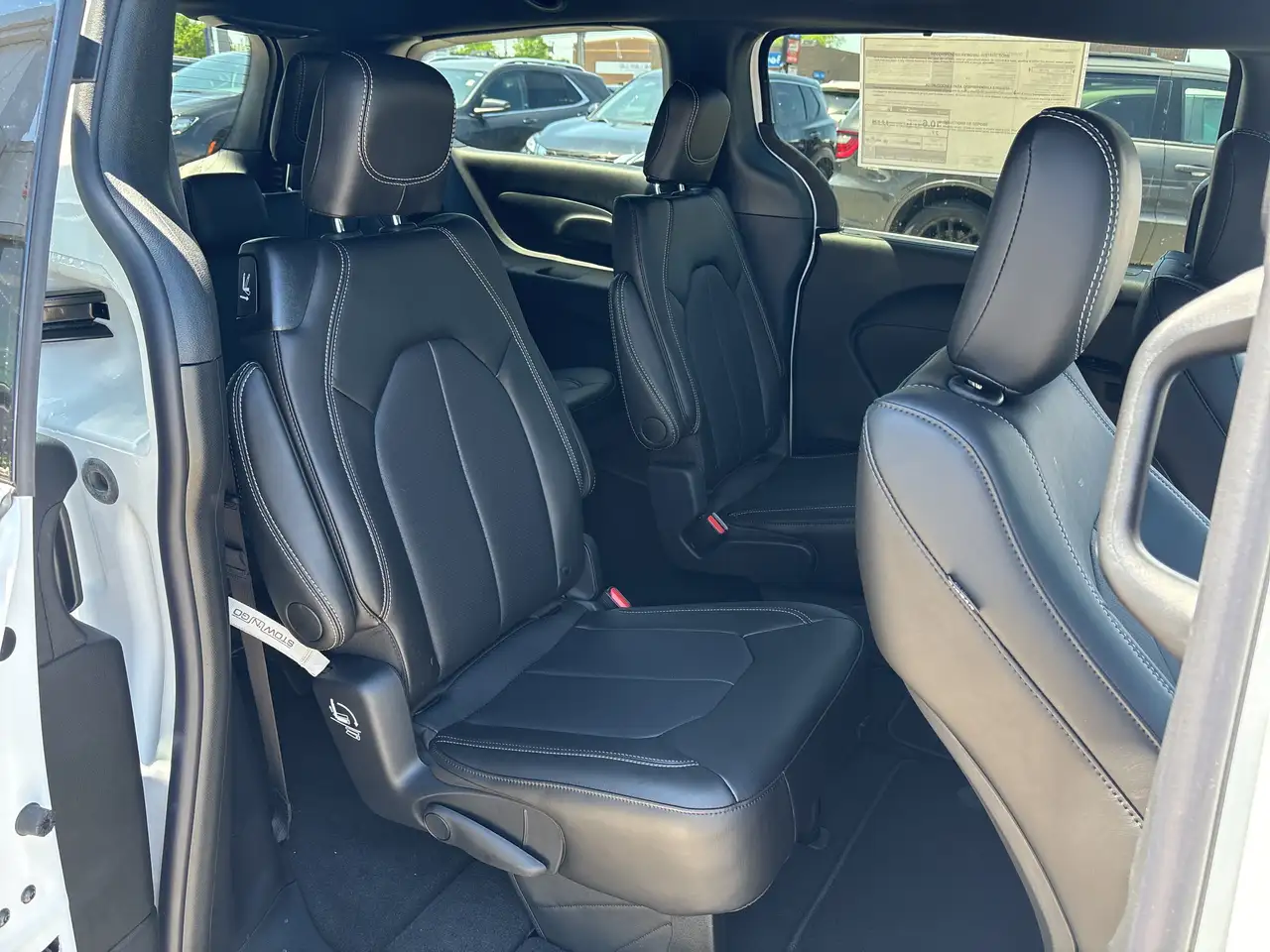 Chrysler Grand Caravan photo Chrysler Grand Caravan