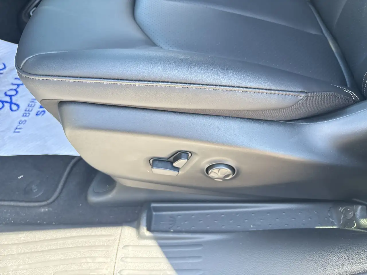 Chrysler Grand Caravan photo Chrysler Grand Caravan