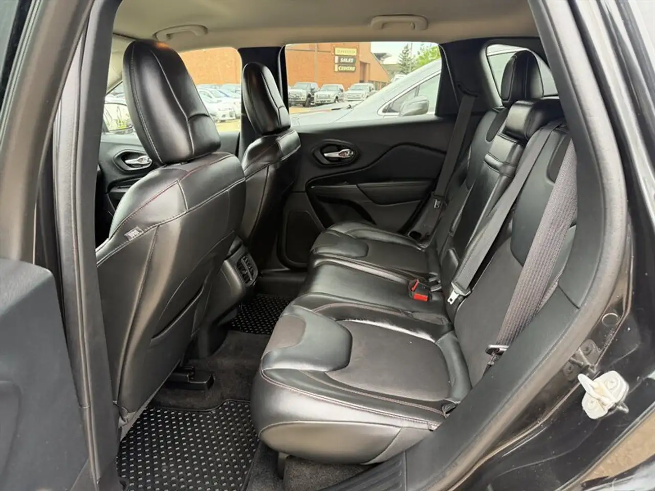 Jeep Cherokee photo Jeep Cherokee
