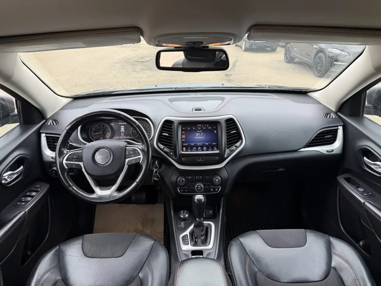 Jeep Cherokee photo Jeep Cherokee