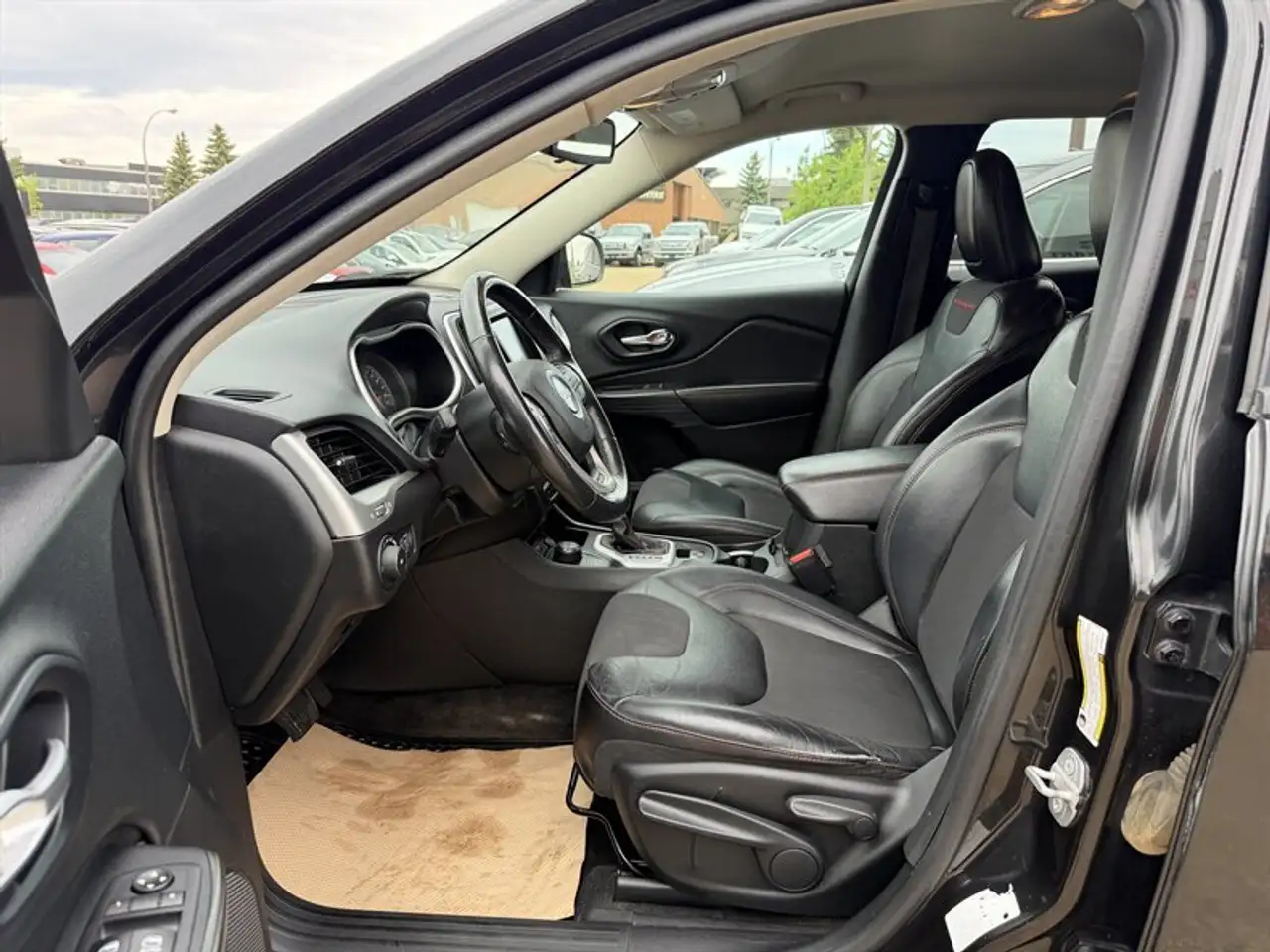 Jeep Cherokee photo Jeep Cherokee