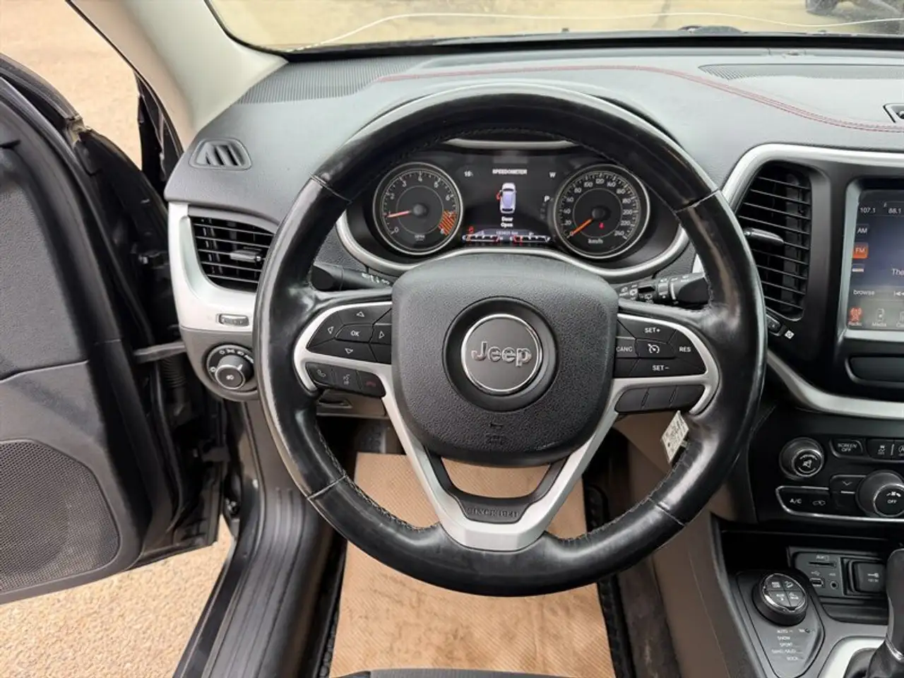Jeep Cherokee photo Jeep Cherokee