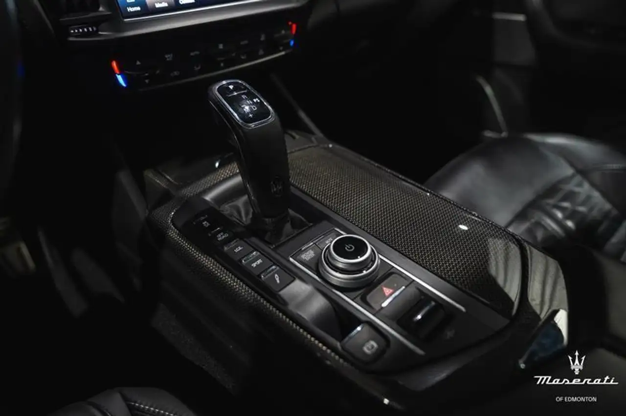 Maserati Levante снимка Maserati Levante
