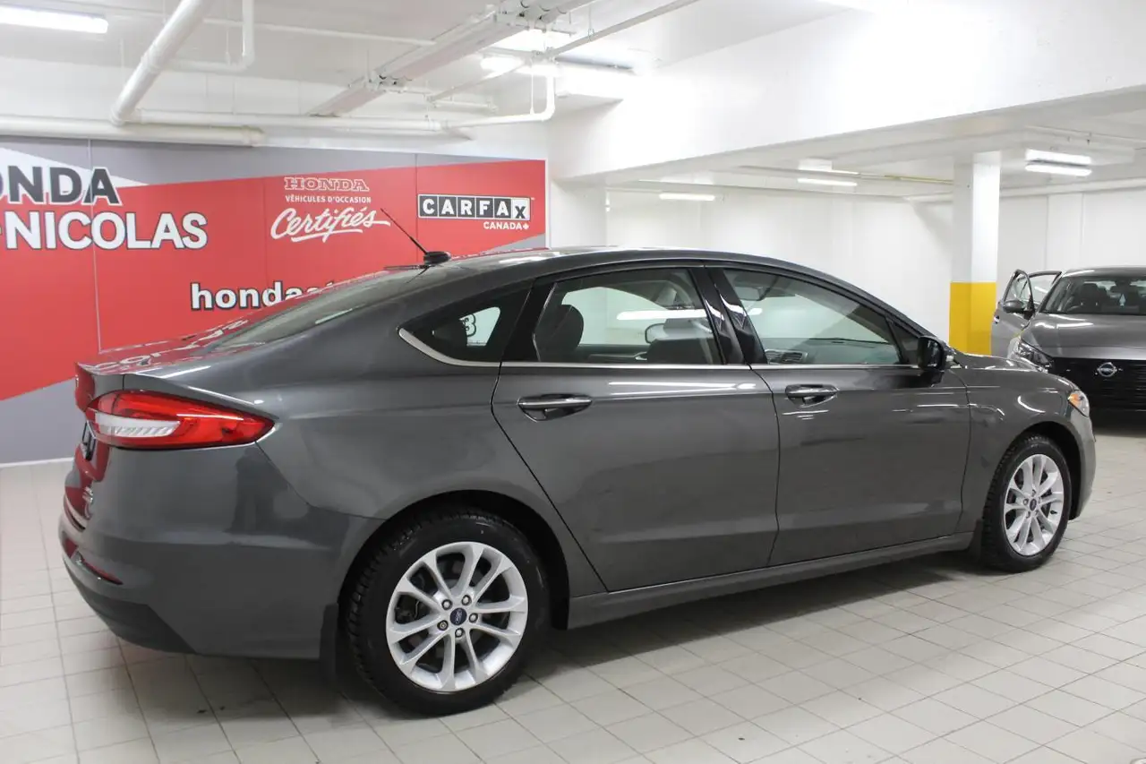 Ford Fusion Energi снимка Ford Fusion Energi