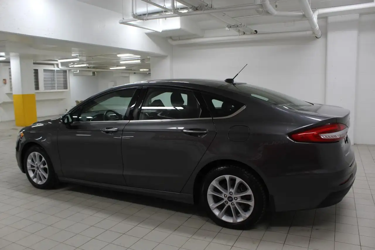 Ford Fusion Energi снимка Ford Fusion Energi