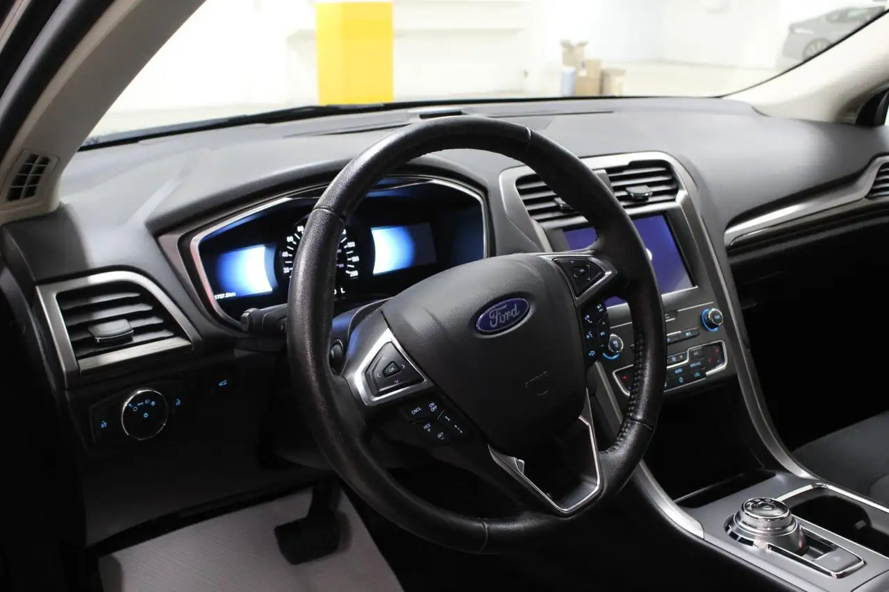 Ford Fusion Energi снимка Ford Fusion Energi