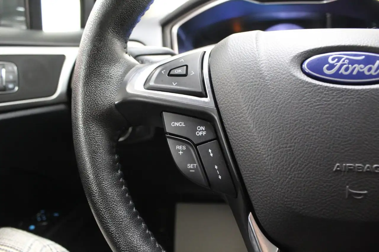 Ford Fusion Energi снимка Ford Fusion Energi