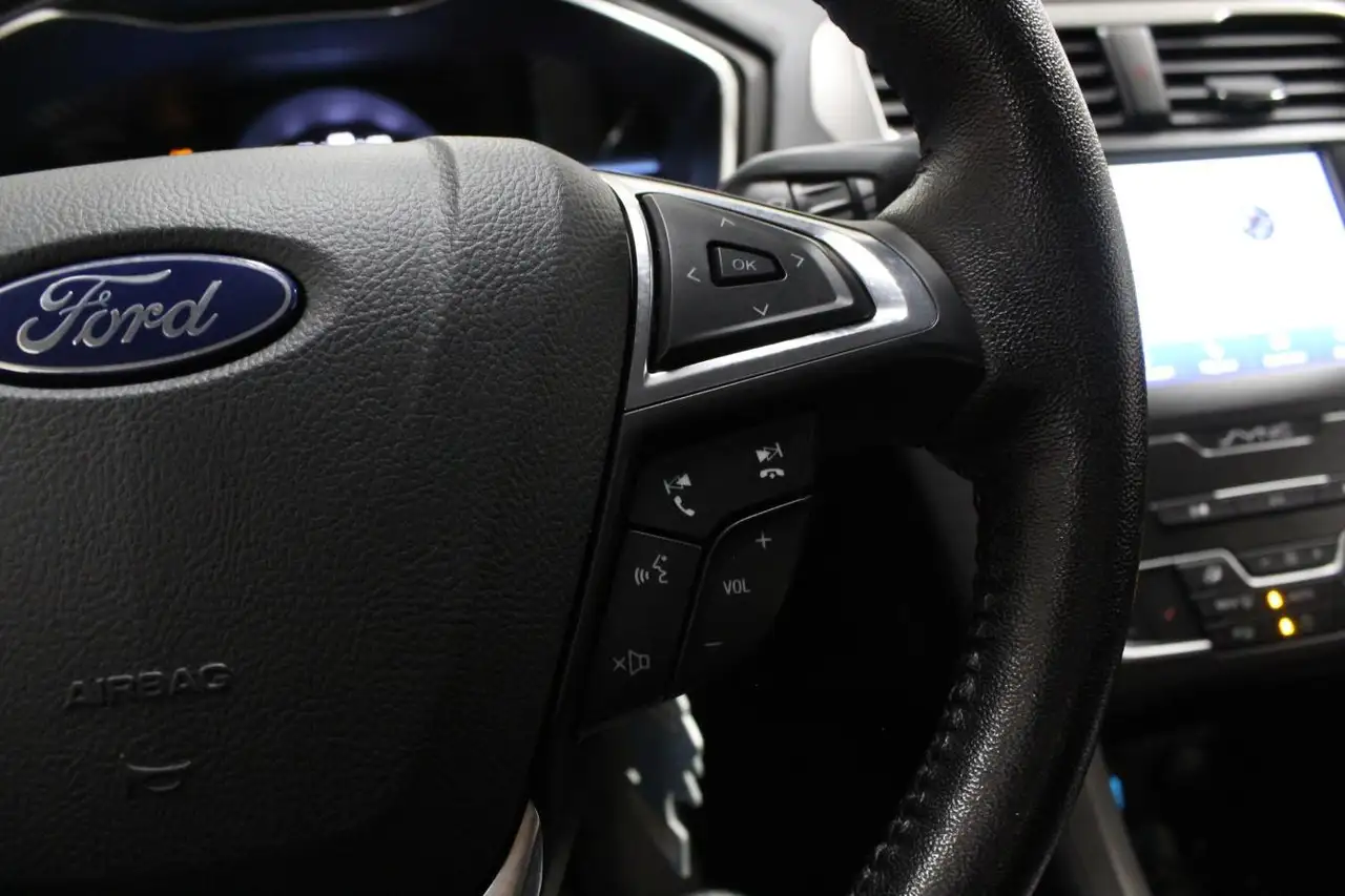 Ford Fusion Energi снимка Ford Fusion Energi