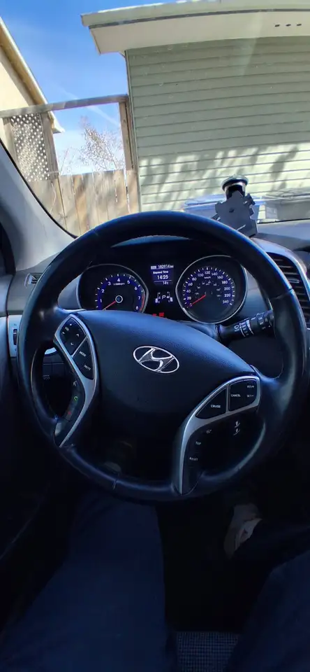 Hyundai ELANTRA снимка Hyundai ELANTRA