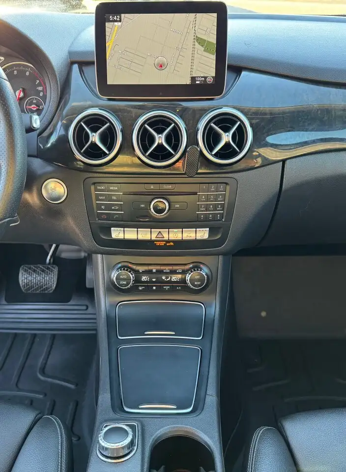 Mercedes-Benz B-Class снимка Mercedes-Benz B-Class