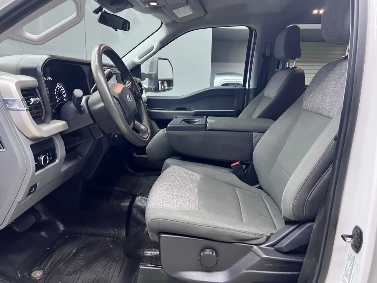 Ford F-550 Super Duty снимка Ford F-550 Super Duty