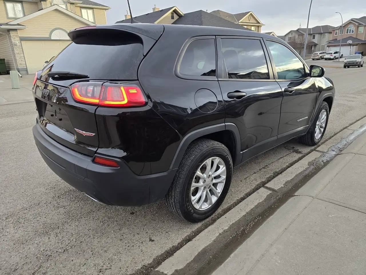 Jeep Cherokee снимка Jeep Cherokee