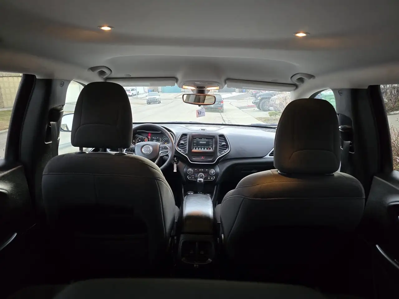 Jeep Cherokee снимка Jeep Cherokee