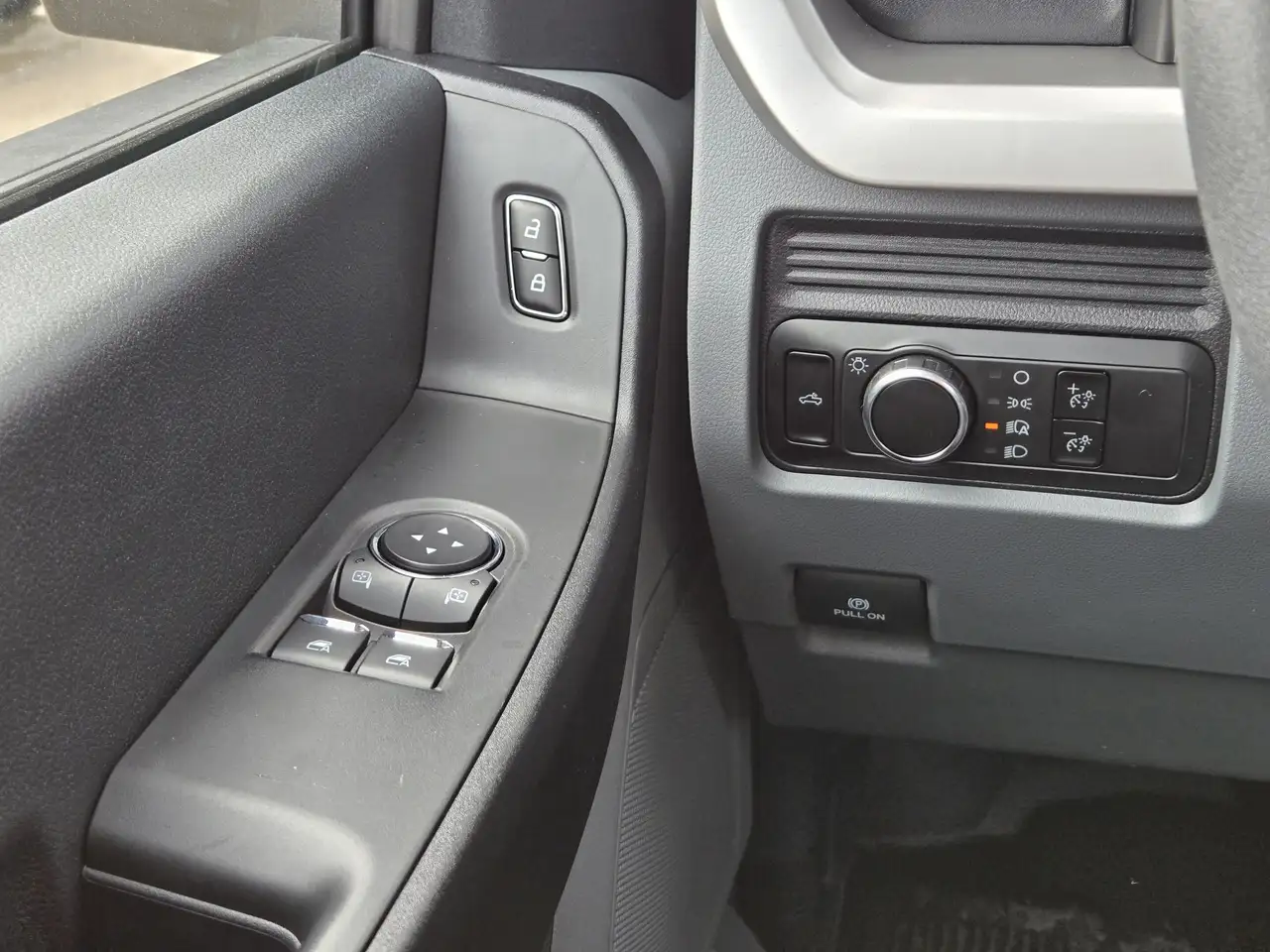 Ford F-550 Super Duty снимка Ford F-550 Super Duty