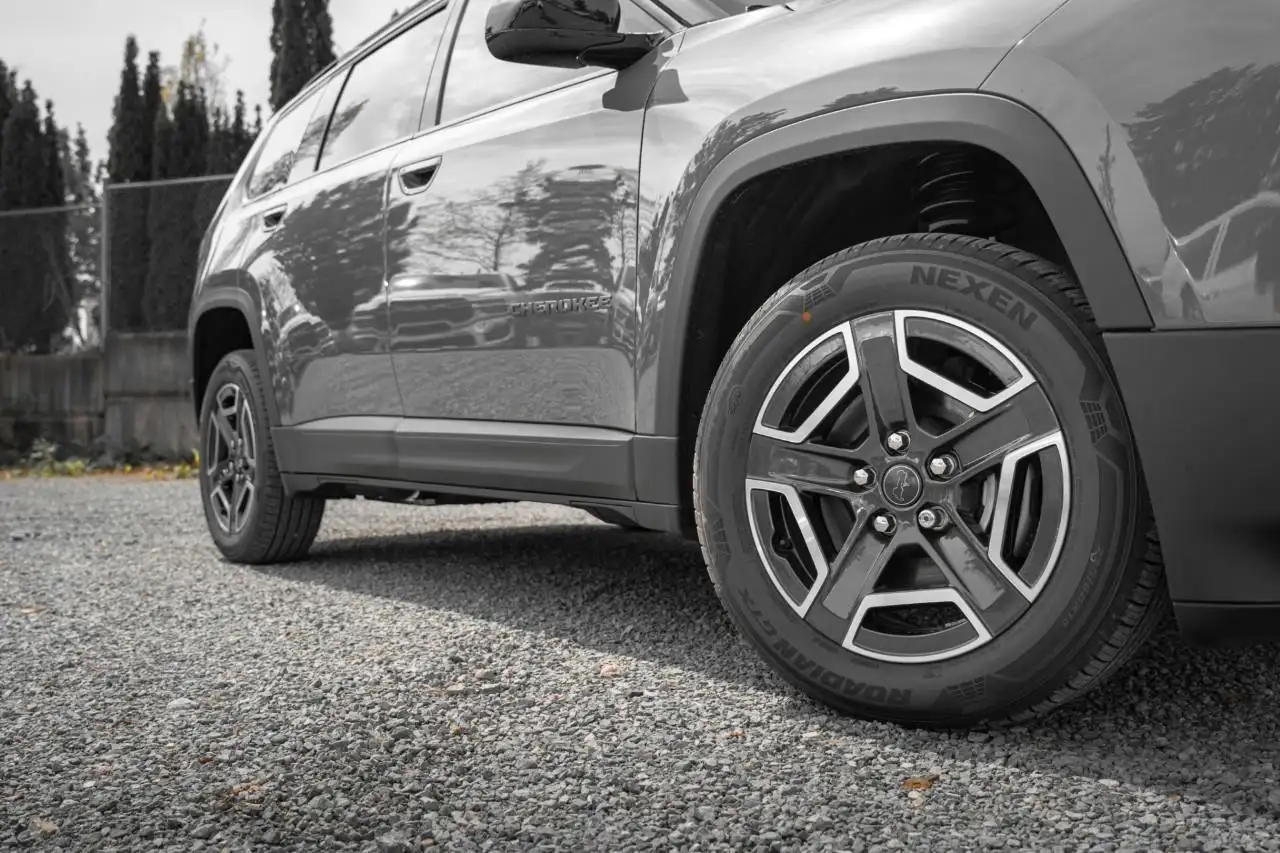 Jeep Cherokee снимка Jeep Cherokee