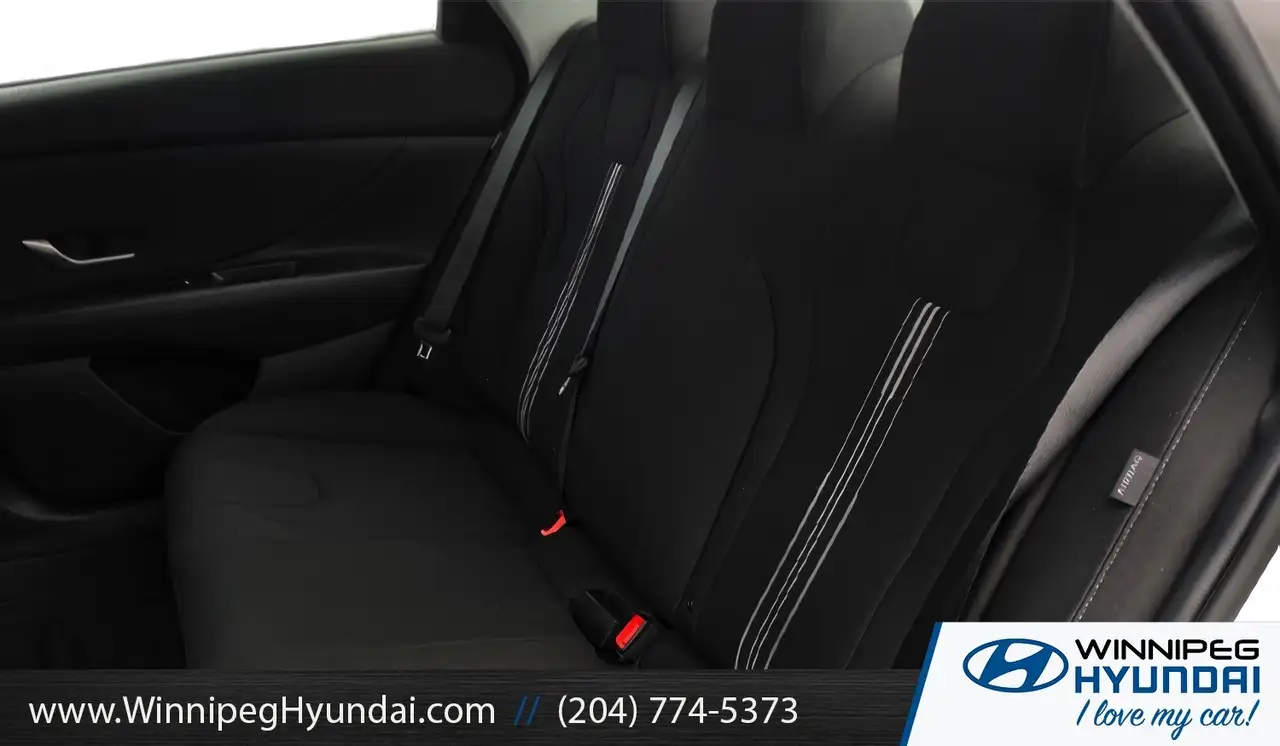 Hyundai ELANTRA photo Hyundai ELANTRA