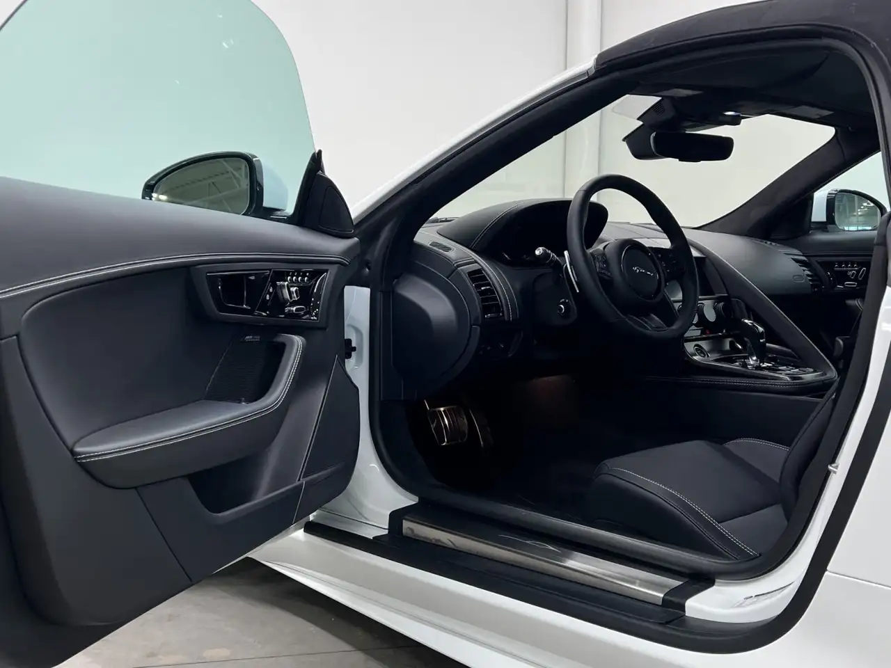 Jaguar F-Type снимка Jaguar F-Type