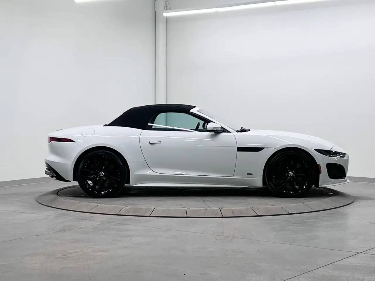 Jaguar F-Type снимка Jaguar F-Type