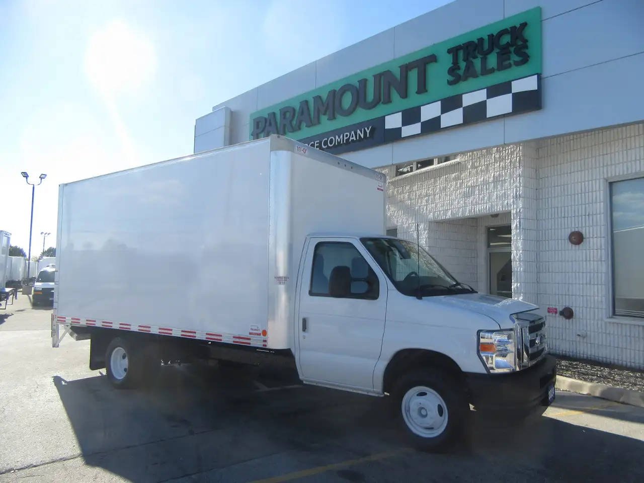 Ford E-450 Super Duty DRW снимка Ford E-450 Super Duty DRW