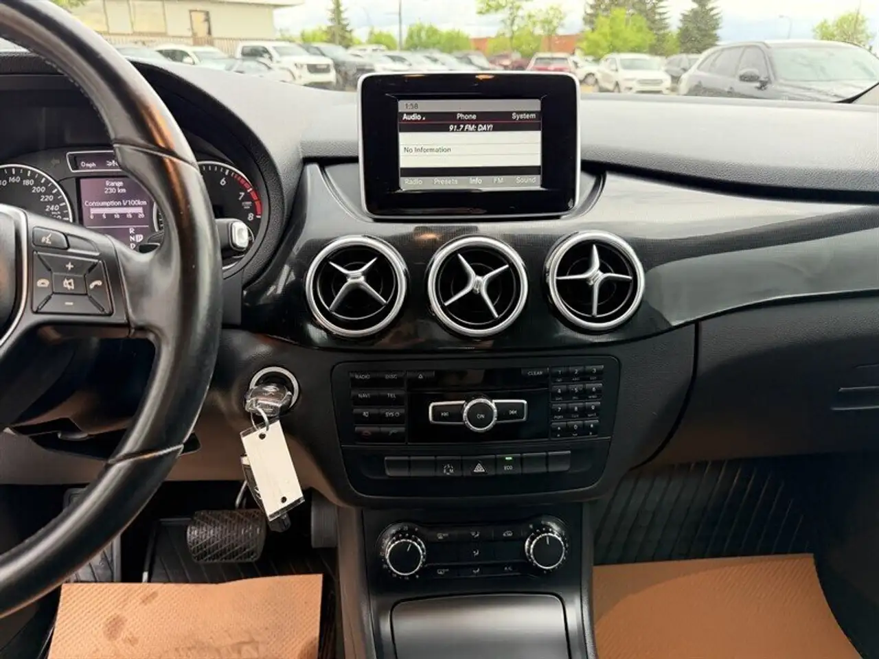 Mercedes-Benz B-Class photo Mercedes-Benz B-Class