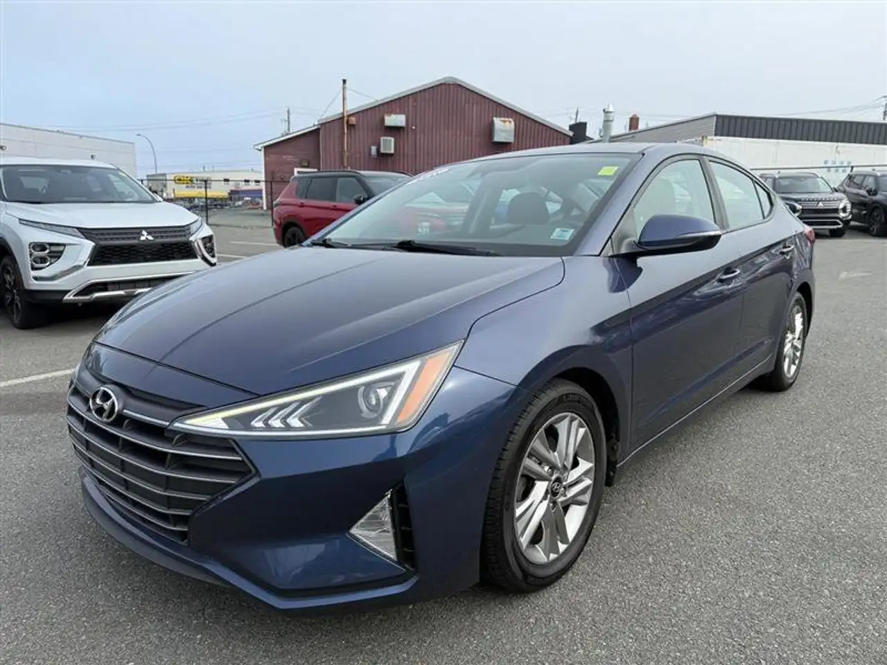 Hyundai ELANTRA fotografie Hyundai ELANTRA