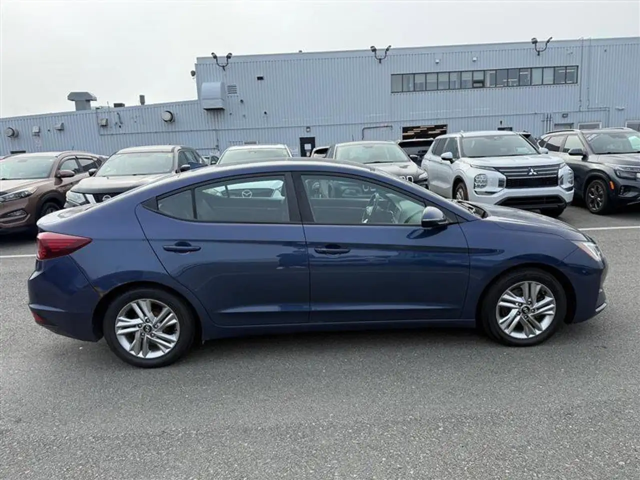 Hyundai ELANTRA fotografie Hyundai ELANTRA