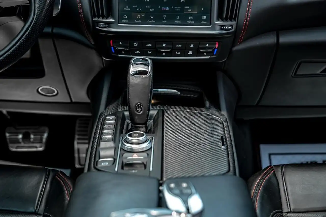 Maserati Levante снимка Maserati Levante