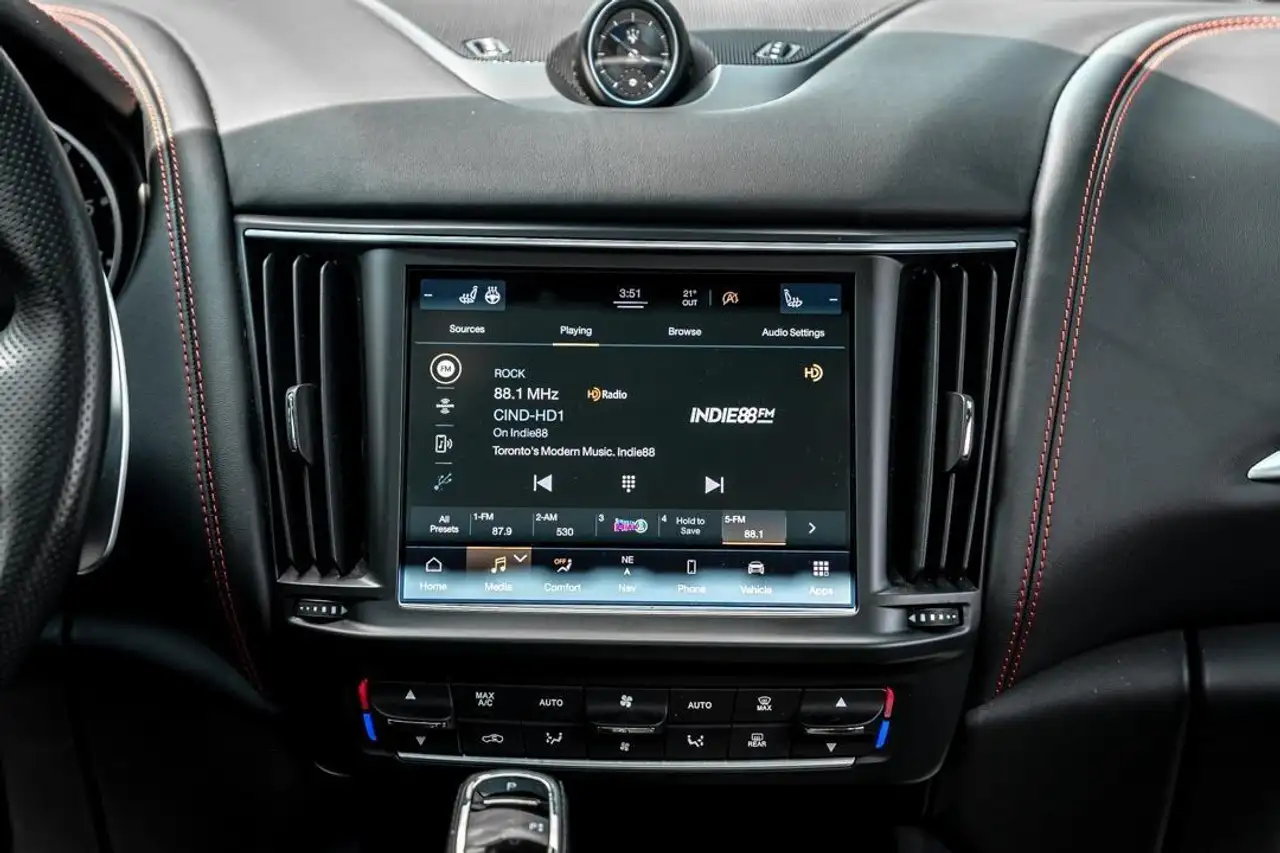 Maserati Levante снимка Maserati Levante