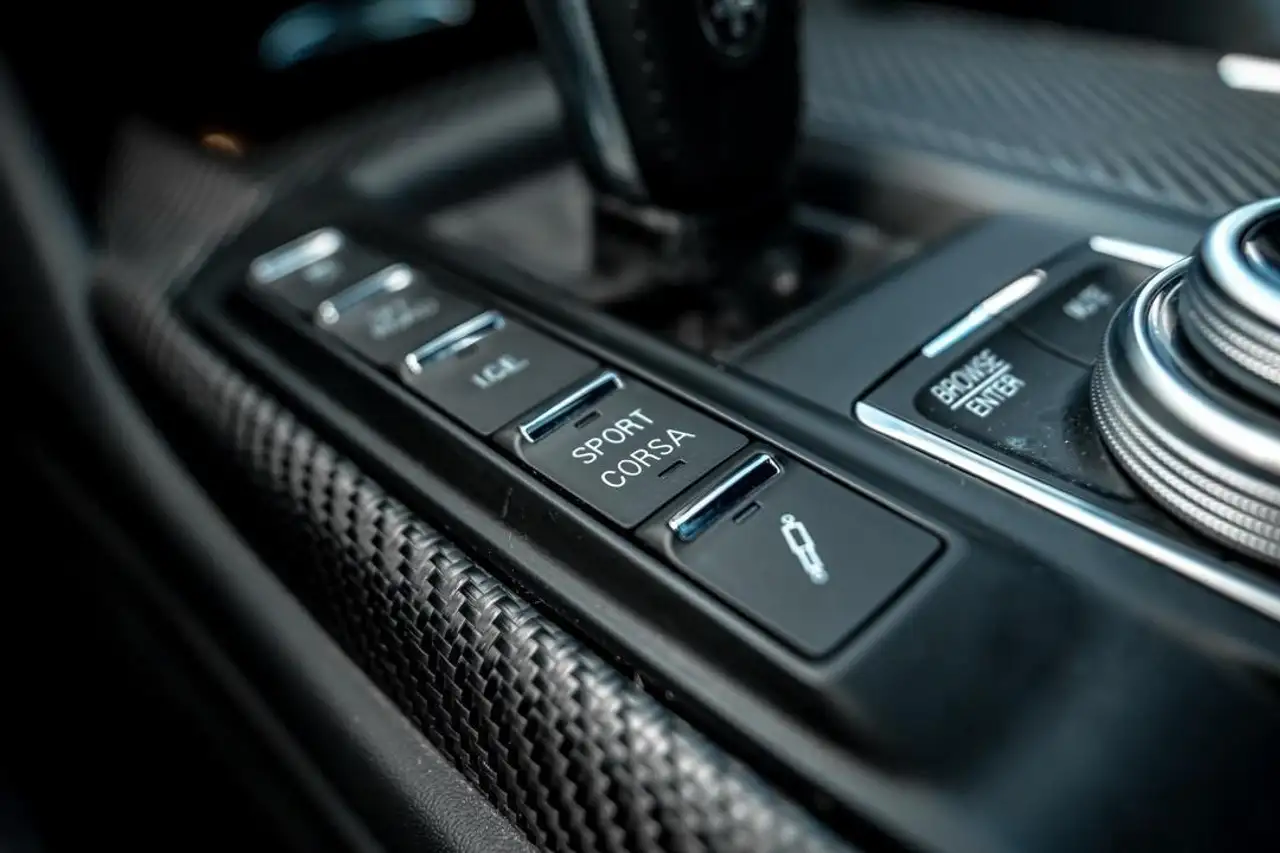 Maserati Levante снимка Maserati Levante