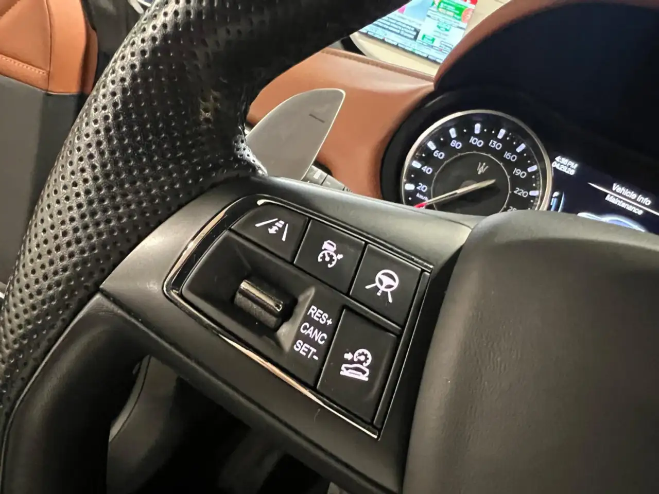 Maserati Levante снимка Maserati Levante