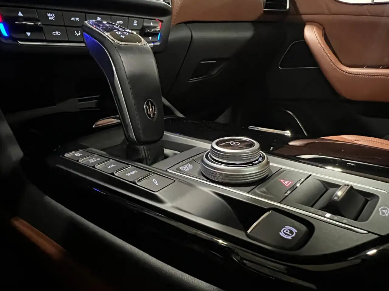 Maserati Levante снимка Maserati Levante