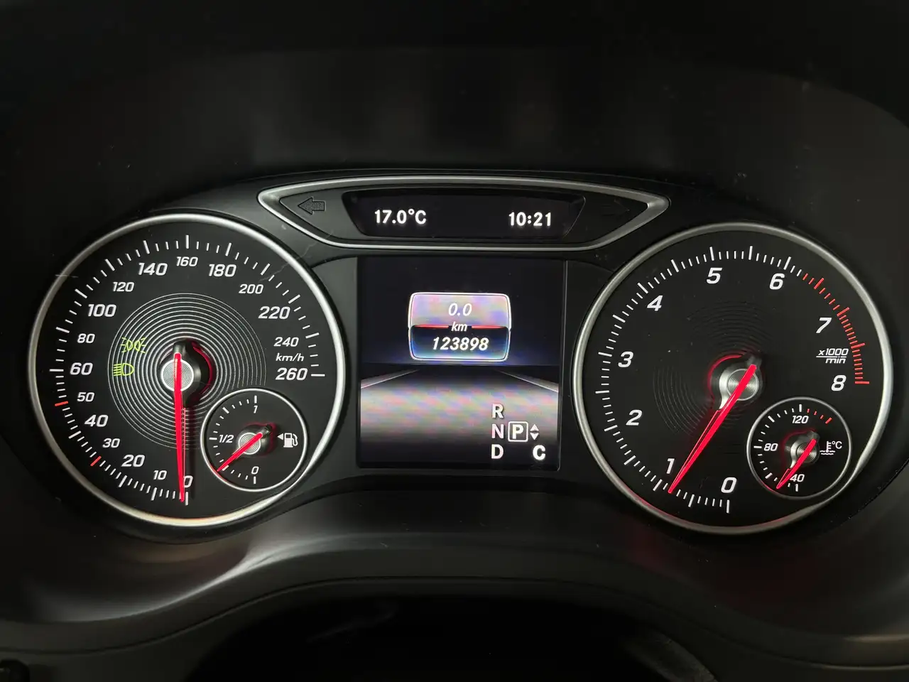 Mercedes-Benz B-Class снимка Mercedes-Benz B-Class