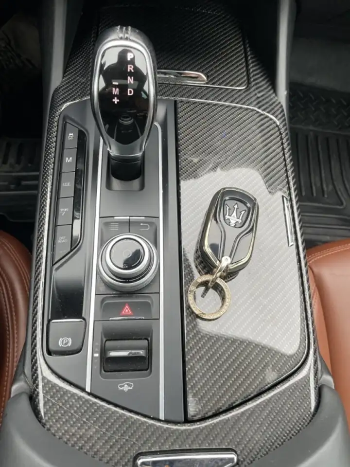 Maserati Levante photo Maserati Levante