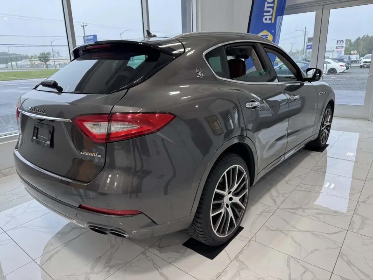 Maserati Levante photo Maserati Levante