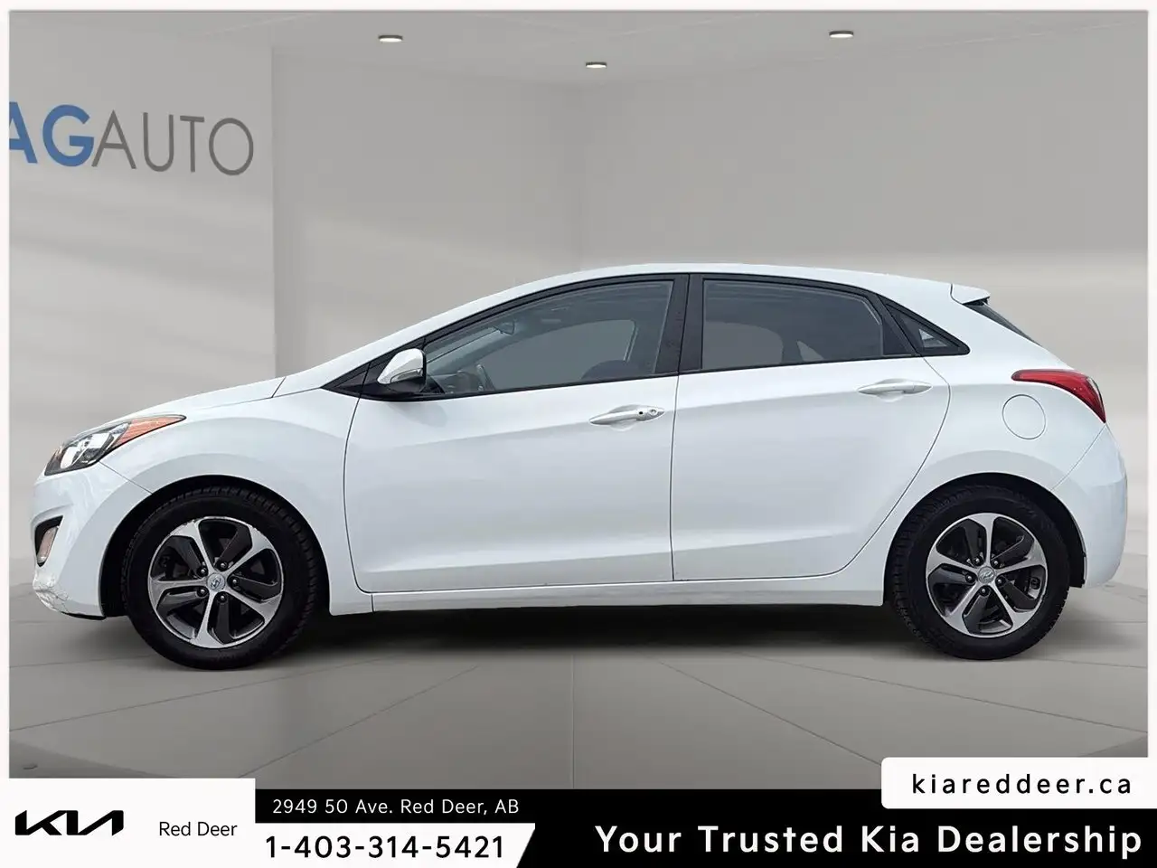 Hyundai ELANTRA photo Hyundai ELANTRA