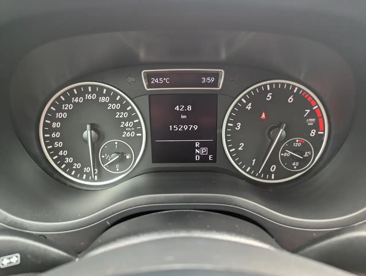 Mercedes-Benz B-Class снимка Mercedes-Benz B-Class