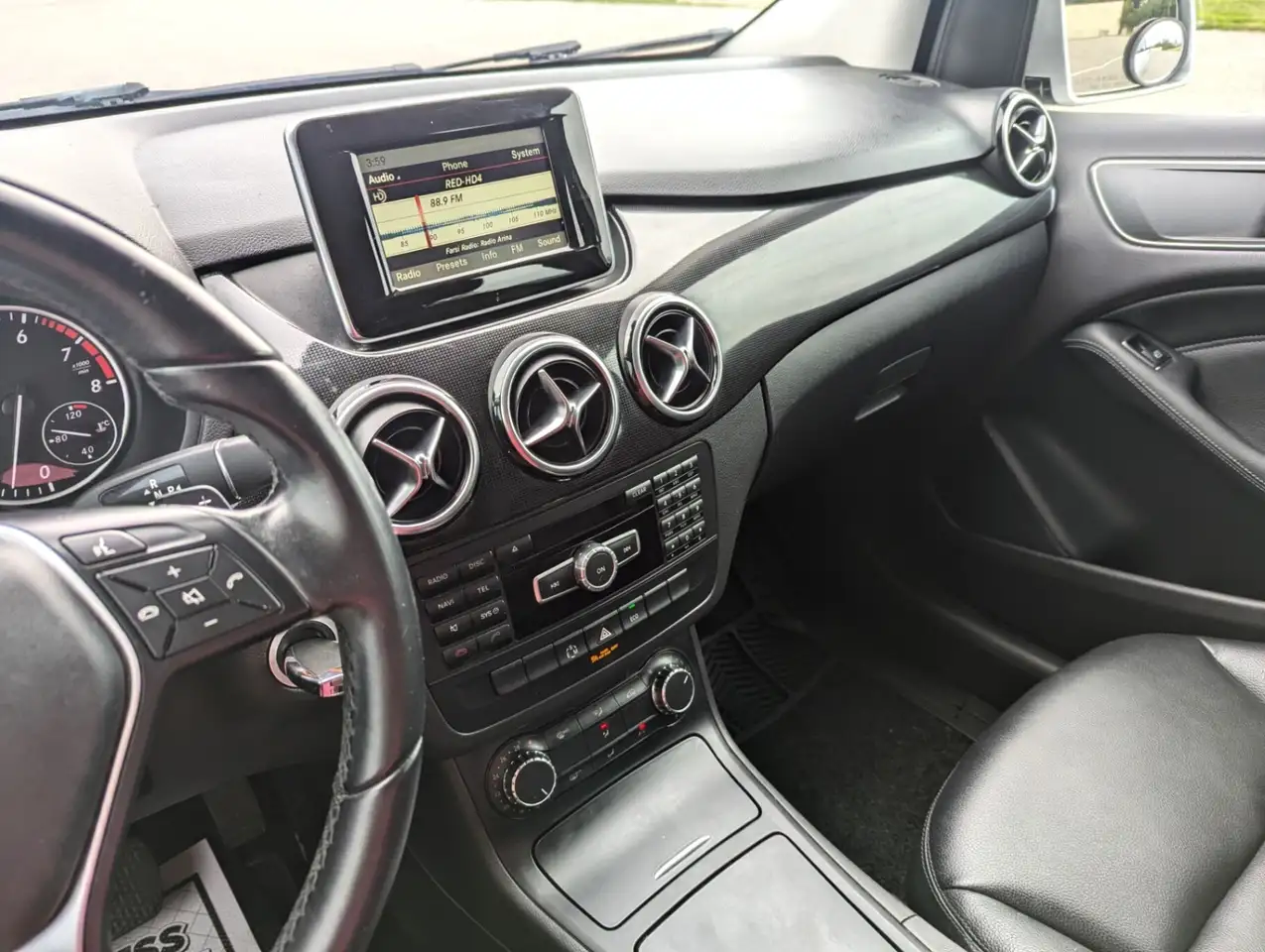 Mercedes-Benz B-Class снимка Mercedes-Benz B-Class