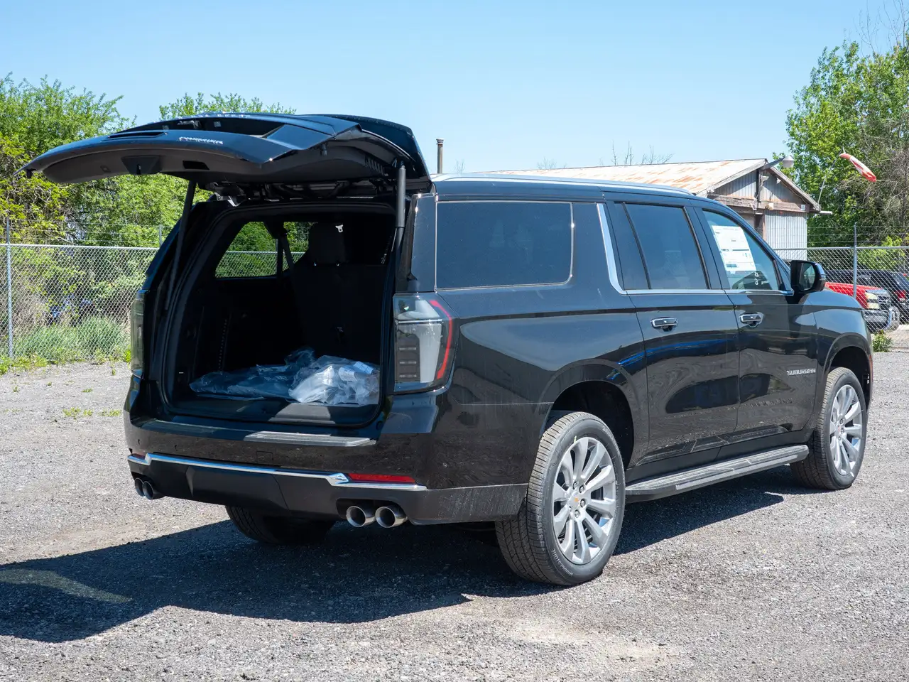 Chevrolet Suburban снимка Chevrolet Suburban