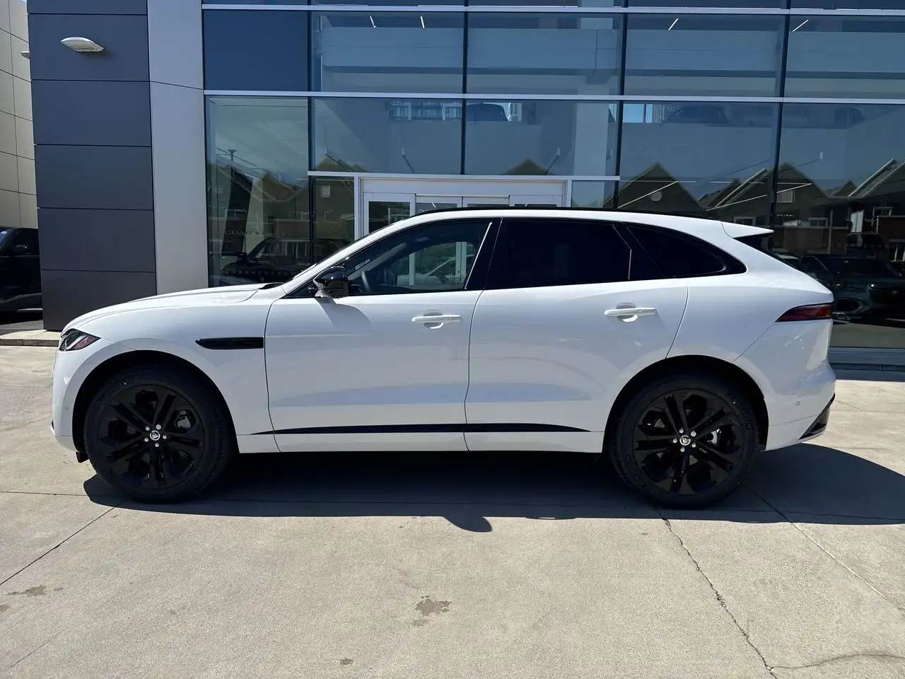 Jaguar F-Pace photo Jaguar F-Pace