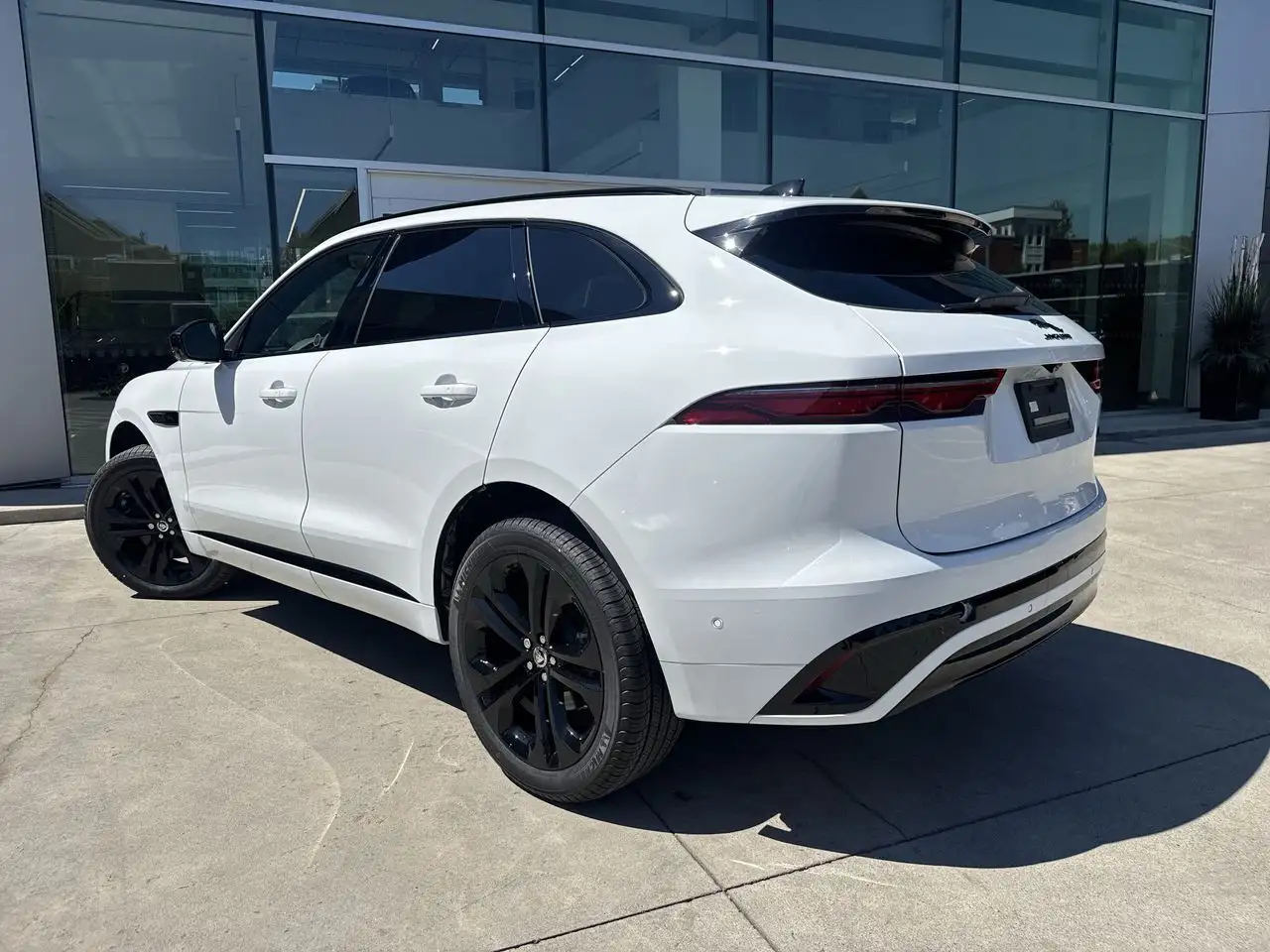 Jaguar F-Pace photo Jaguar F-Pace