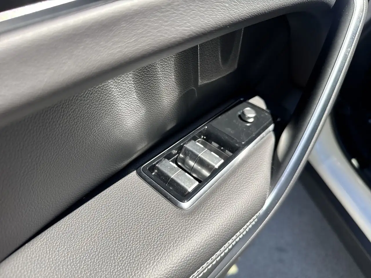 Jaguar F-Pace photo Jaguar F-Pace